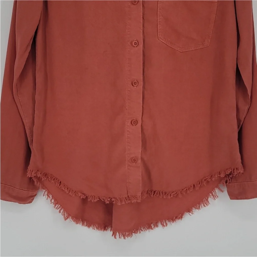 Anthropologie Cloth & Stone Coral Button Down Blouse With Frayed Hem Size Large - Picture 3 of 11